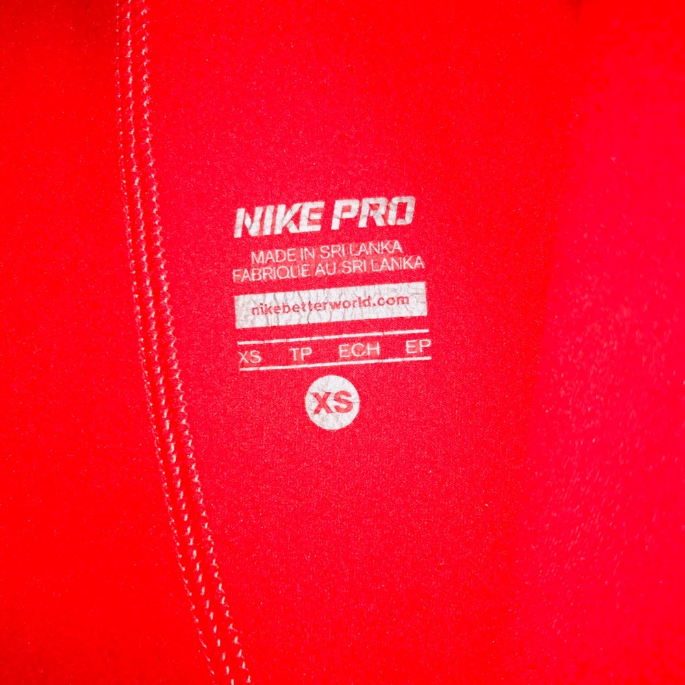 NIKE  *LIKE NEW* Half-Zip, Dri-Fit, Reflective Pullover - Picture 2 of 6